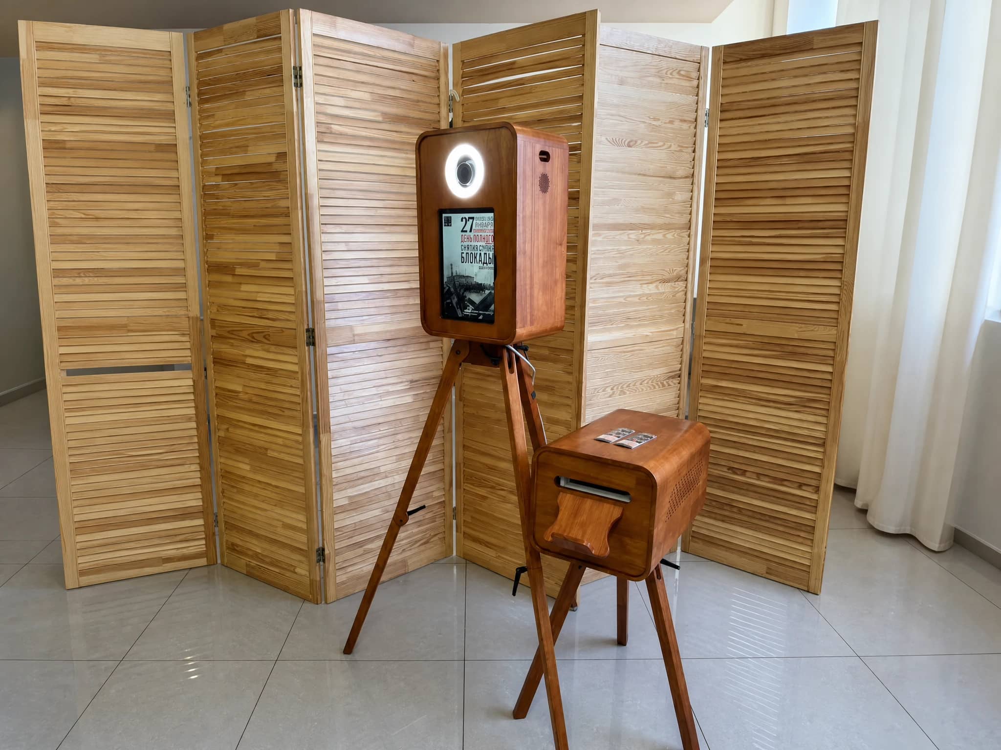 Ретро фотобудка LUNOLAND — деревянный корпус в стиле старинного фотоаппарата на штативе с моментальной печатью