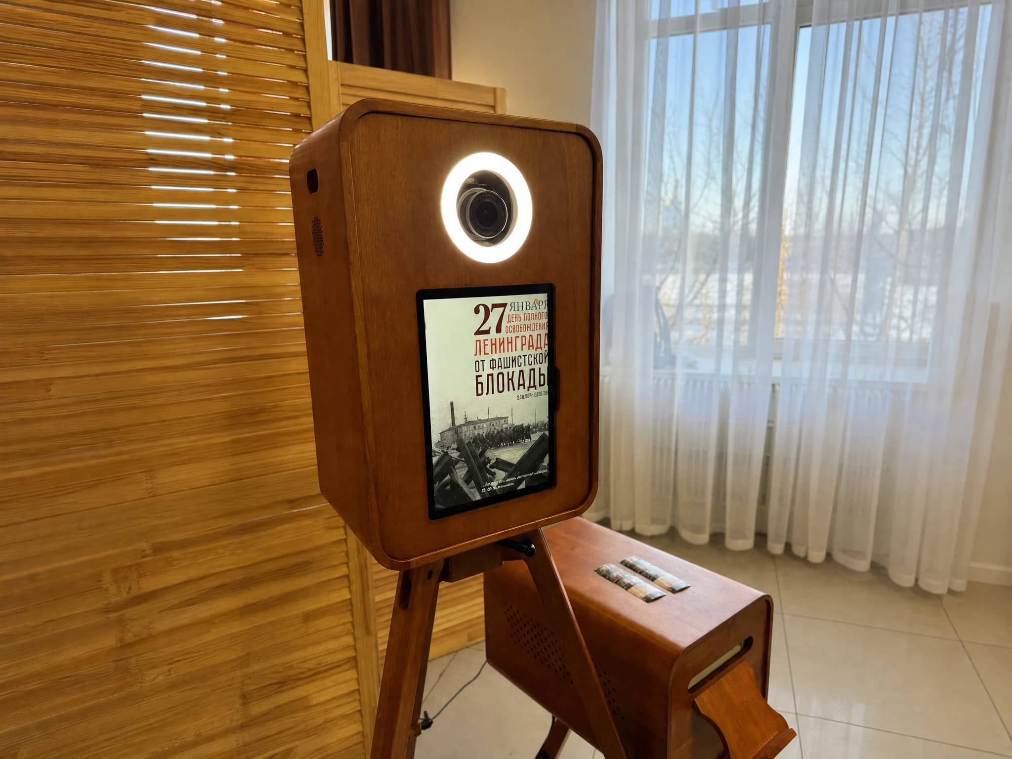 Ретро фотобудка LUNOLAND — деревянный корпус в стиле старинного фотоаппарата на штативе с моментальной печатью
